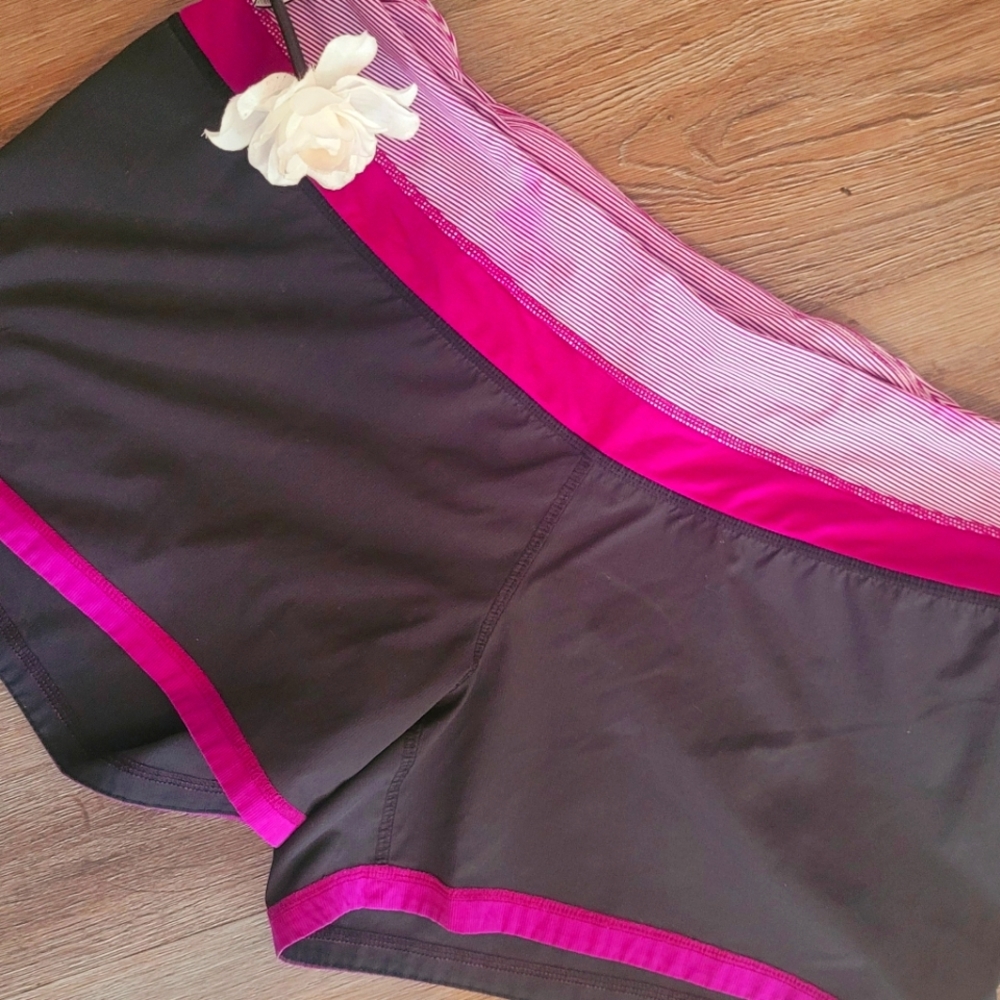 LULULEMON HOTTIE SHORTS